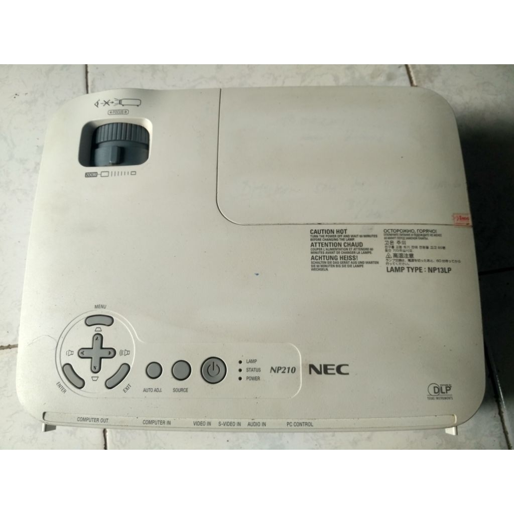 proyektor nec np210,minus di foto