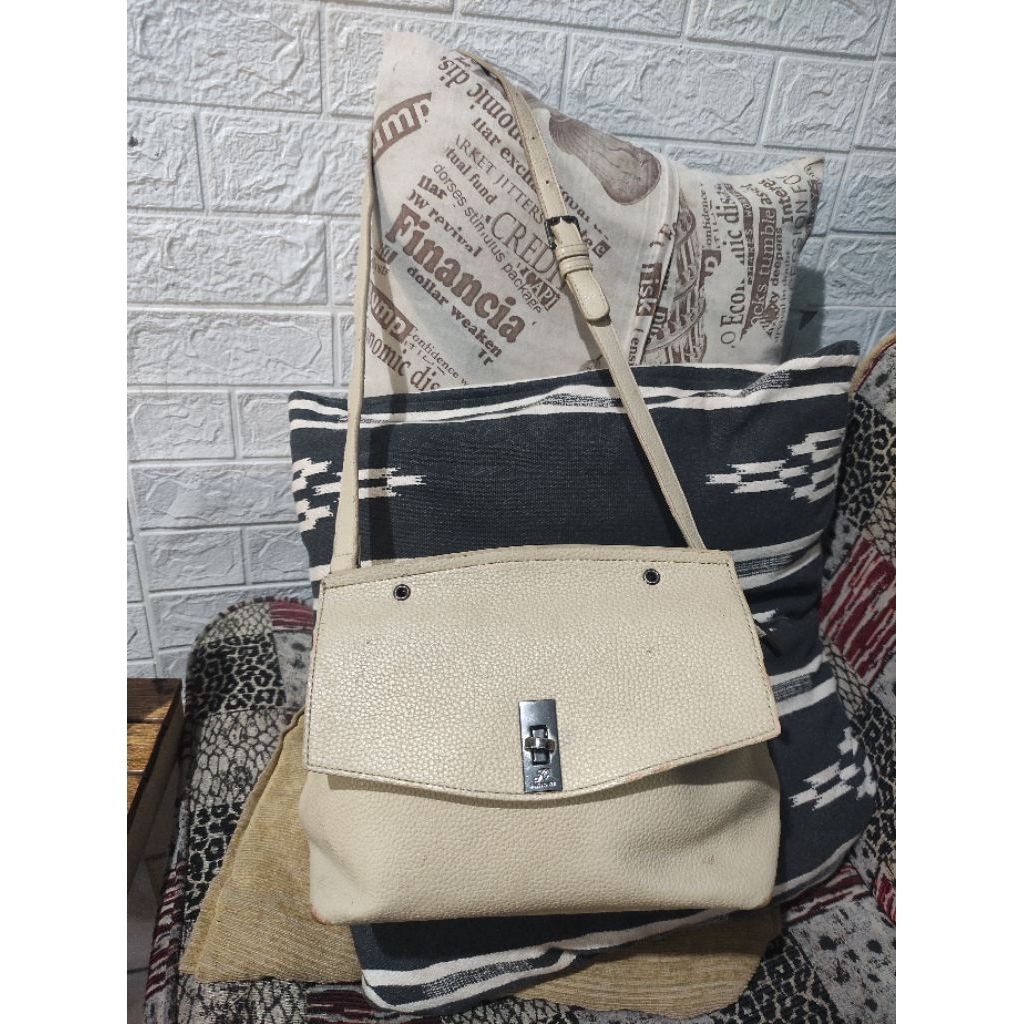 Tas Slempang JH Minus Preloved