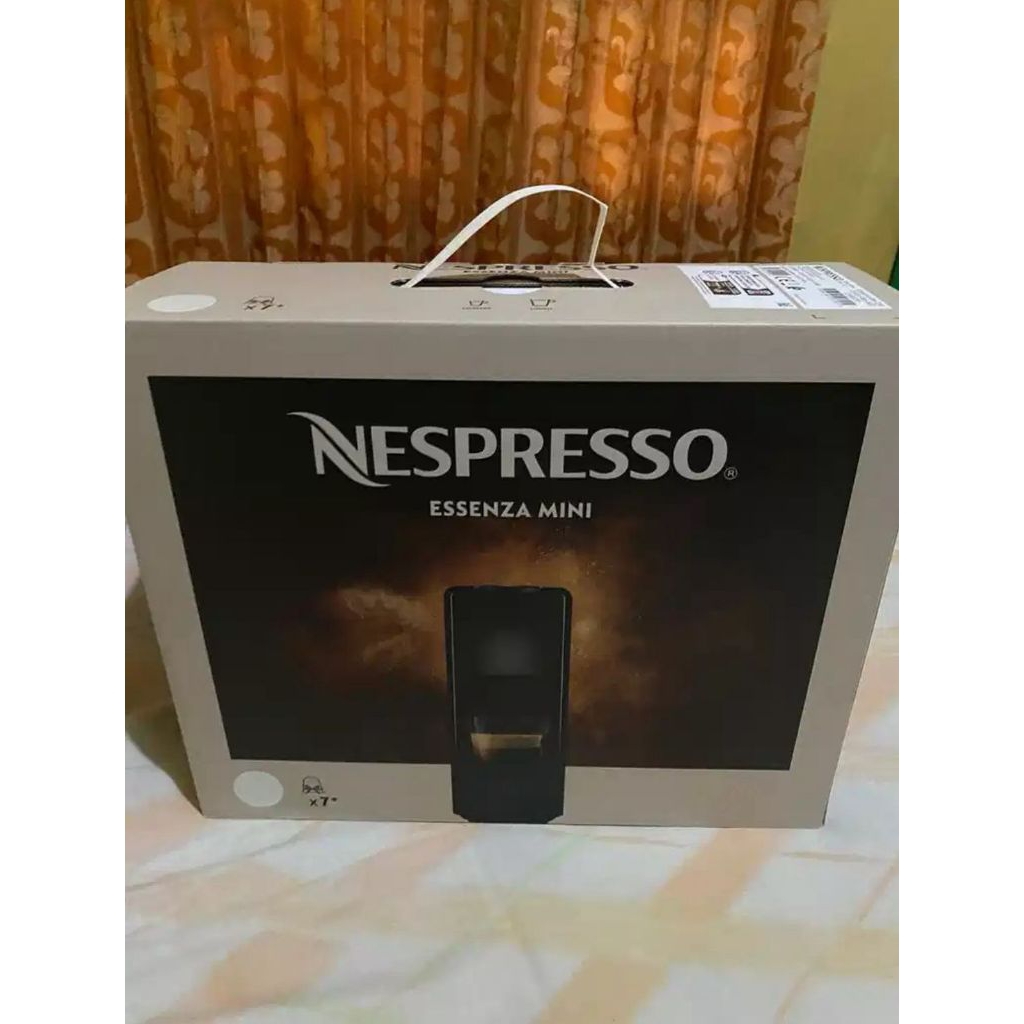 nespresso essenza mini like new