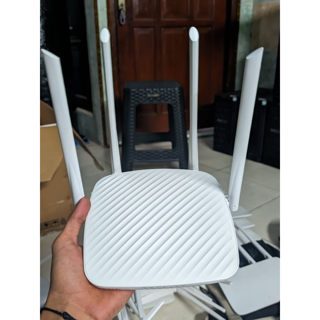 Router Tenda F9 600Mbs Wireless N Router