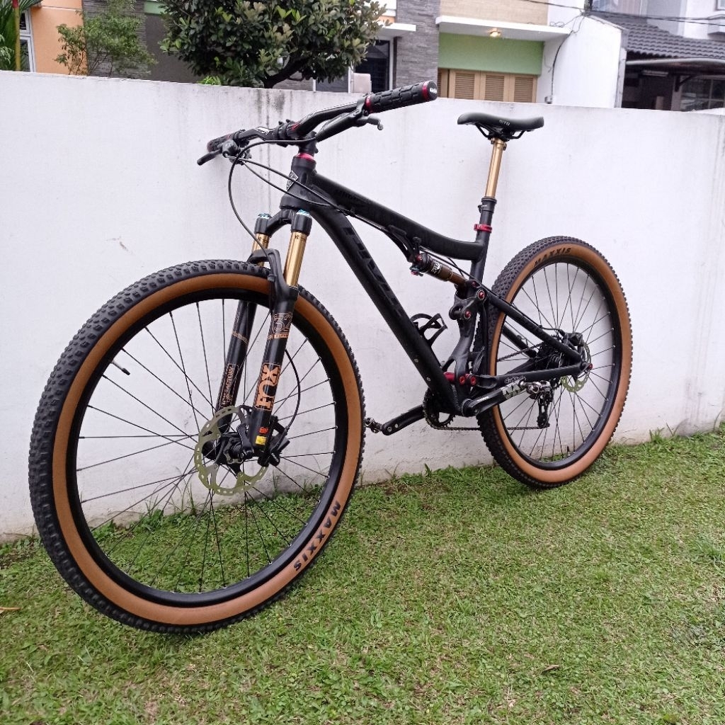 fullbike mtb XC pivot mach 4 29er size M