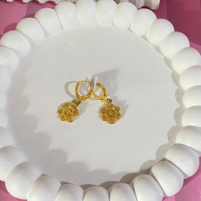 Anting bunga lapis emas