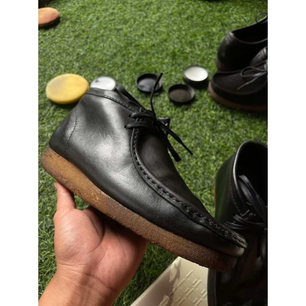 CLARKS WALLABEE black leather
