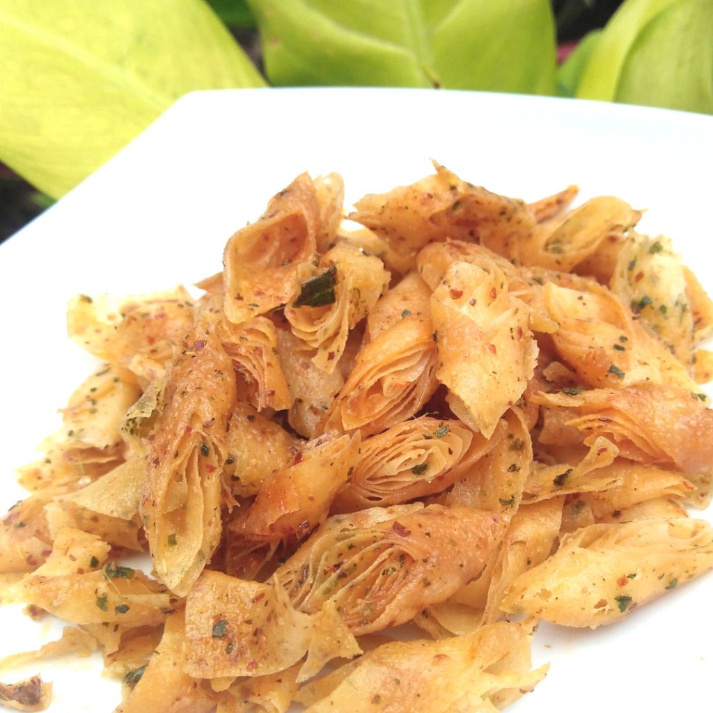 Lumpia Kering / Keripik Lumpia Pedas Gurih Daun Jeruk