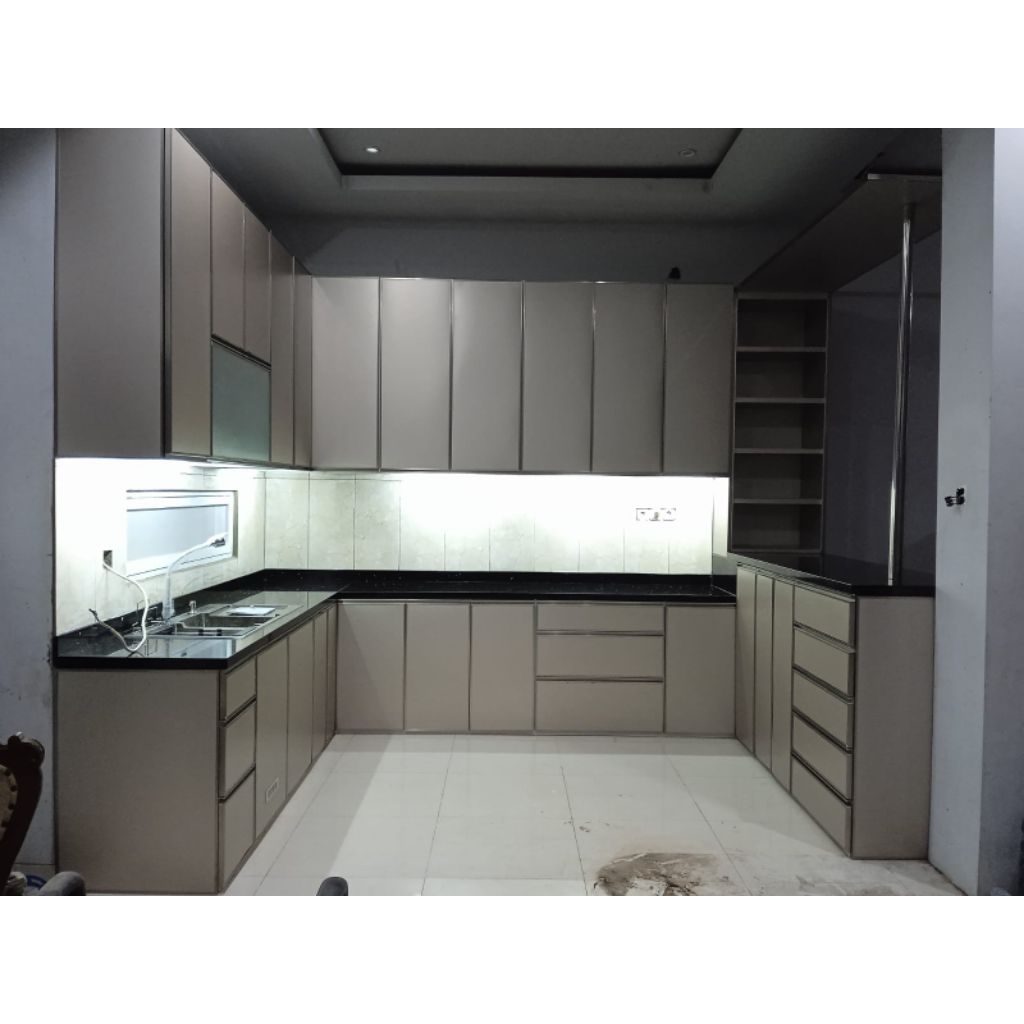 kitchen set dan mini bar aluminium