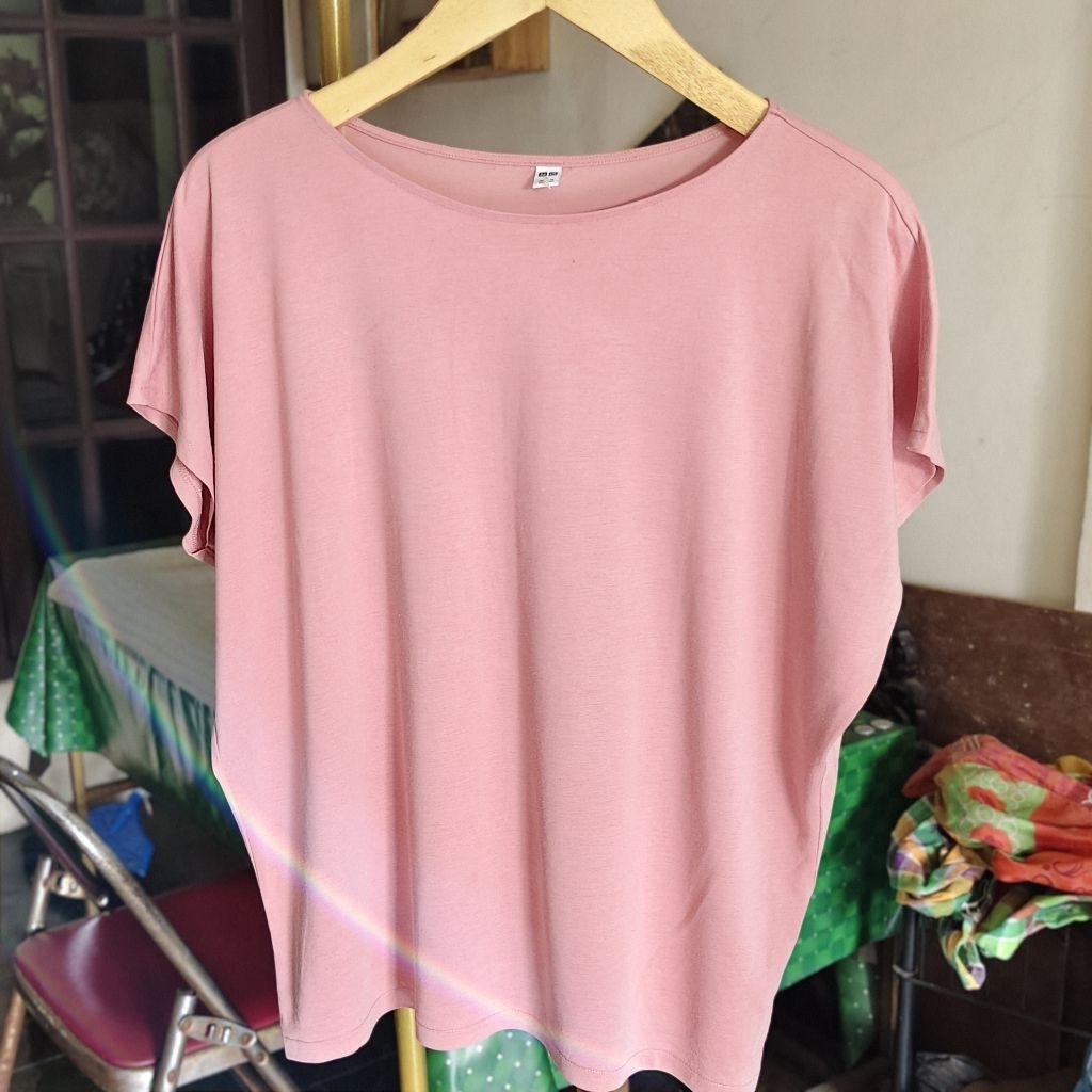 atasan pink santai wanita uniqlo