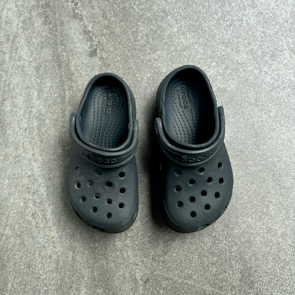 Sandal Crocs Anak Hitam Prelo*ved C9