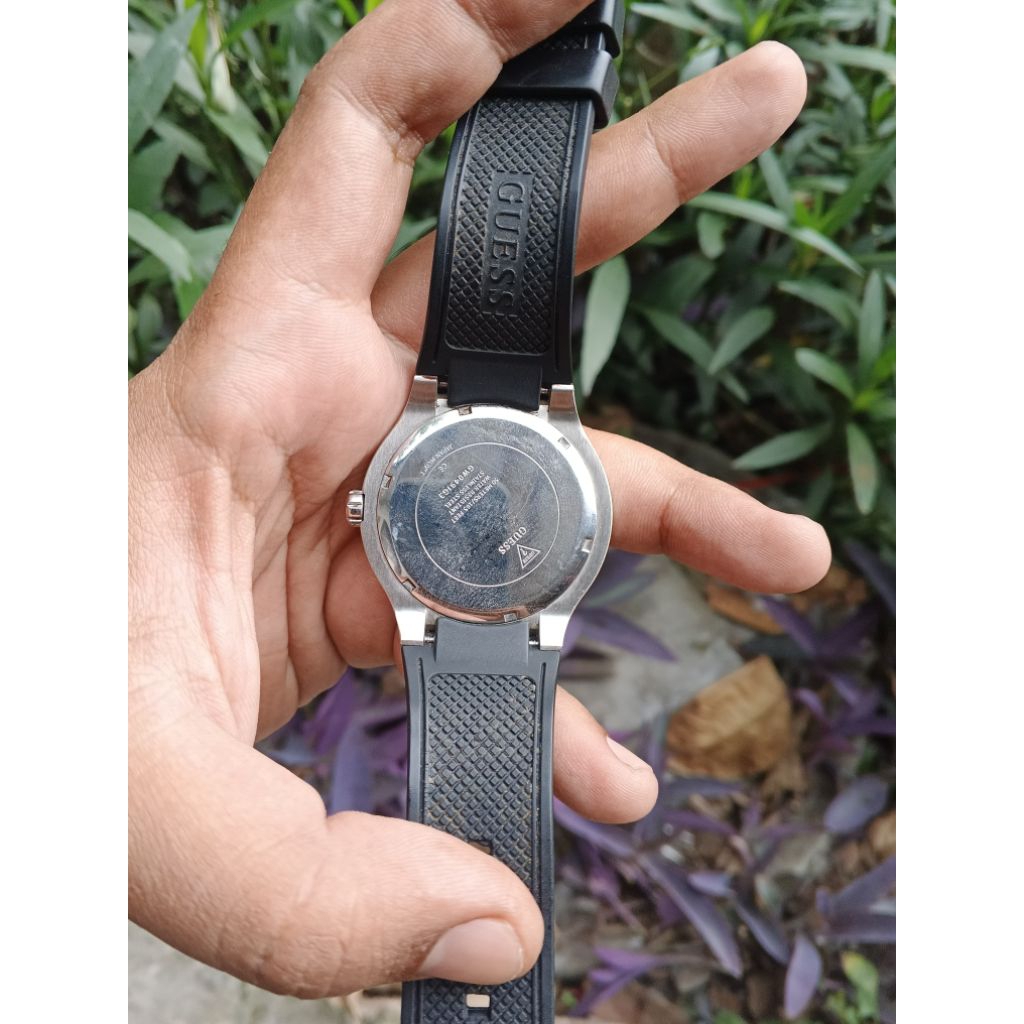 JAM TANGAN PRIA ORIGINAL GUESS GW0491G3 SILICONE STRAP SECOND MULUS 90%