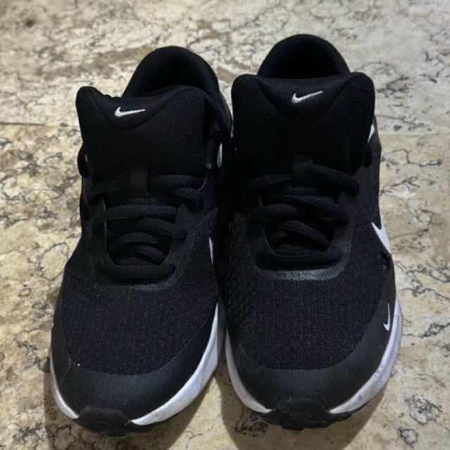 preloved sepatu nike hitam