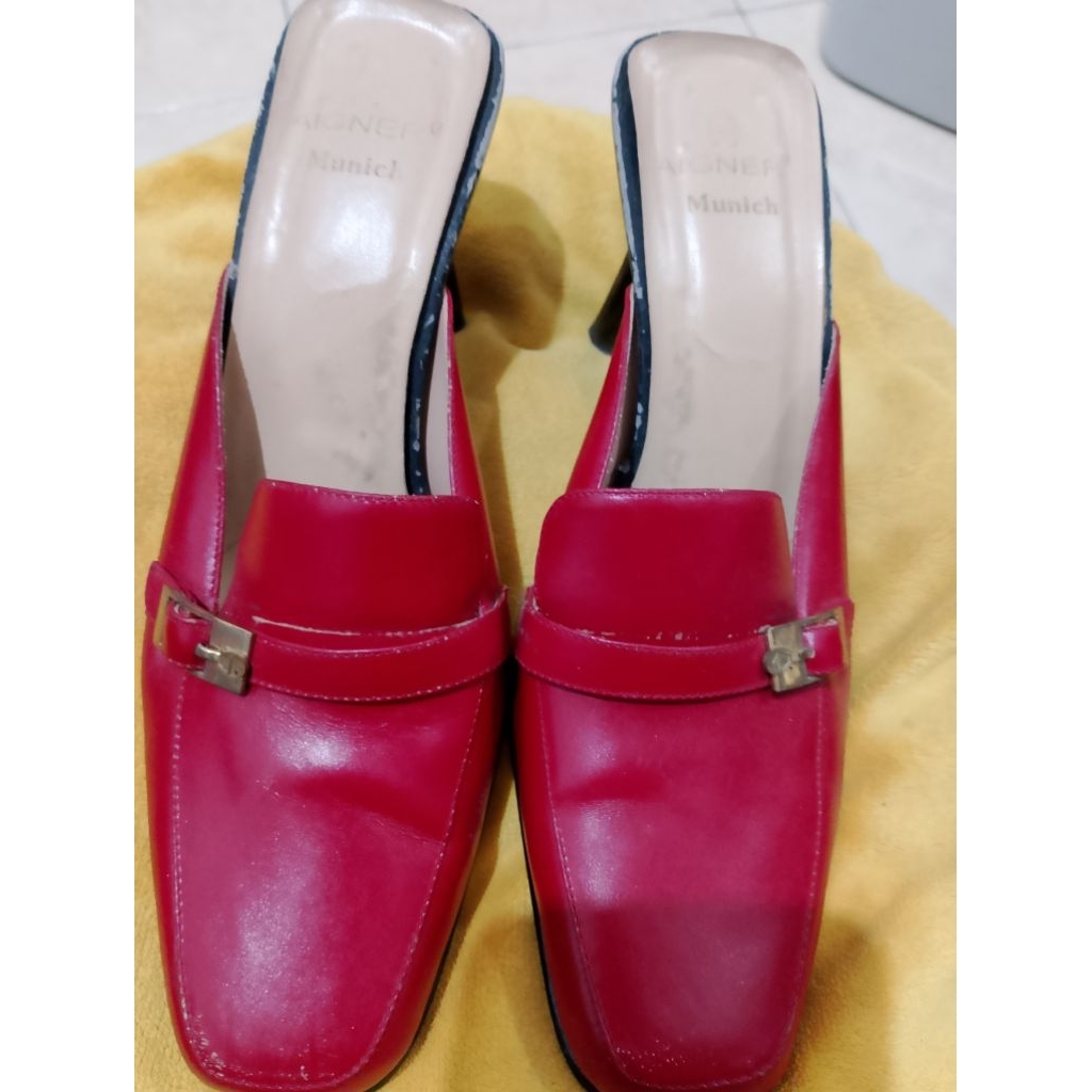 Selop Wanita Warna Merah merk Aigner Munich Preloved