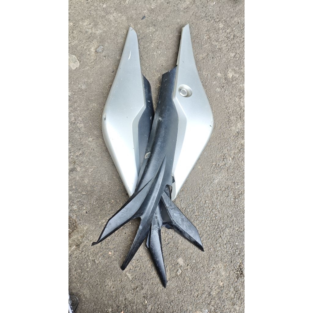 Cover Body Belakang Honda Cbr 150r CBU Thailand Cbr mata satu Original set Anak Kunci