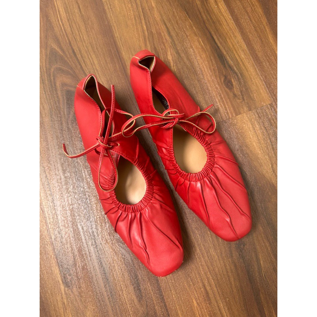 flat shoes brand east mount side red prel*v3d size 38 panjang telapak kaki saya 23.5cm tipe kurus