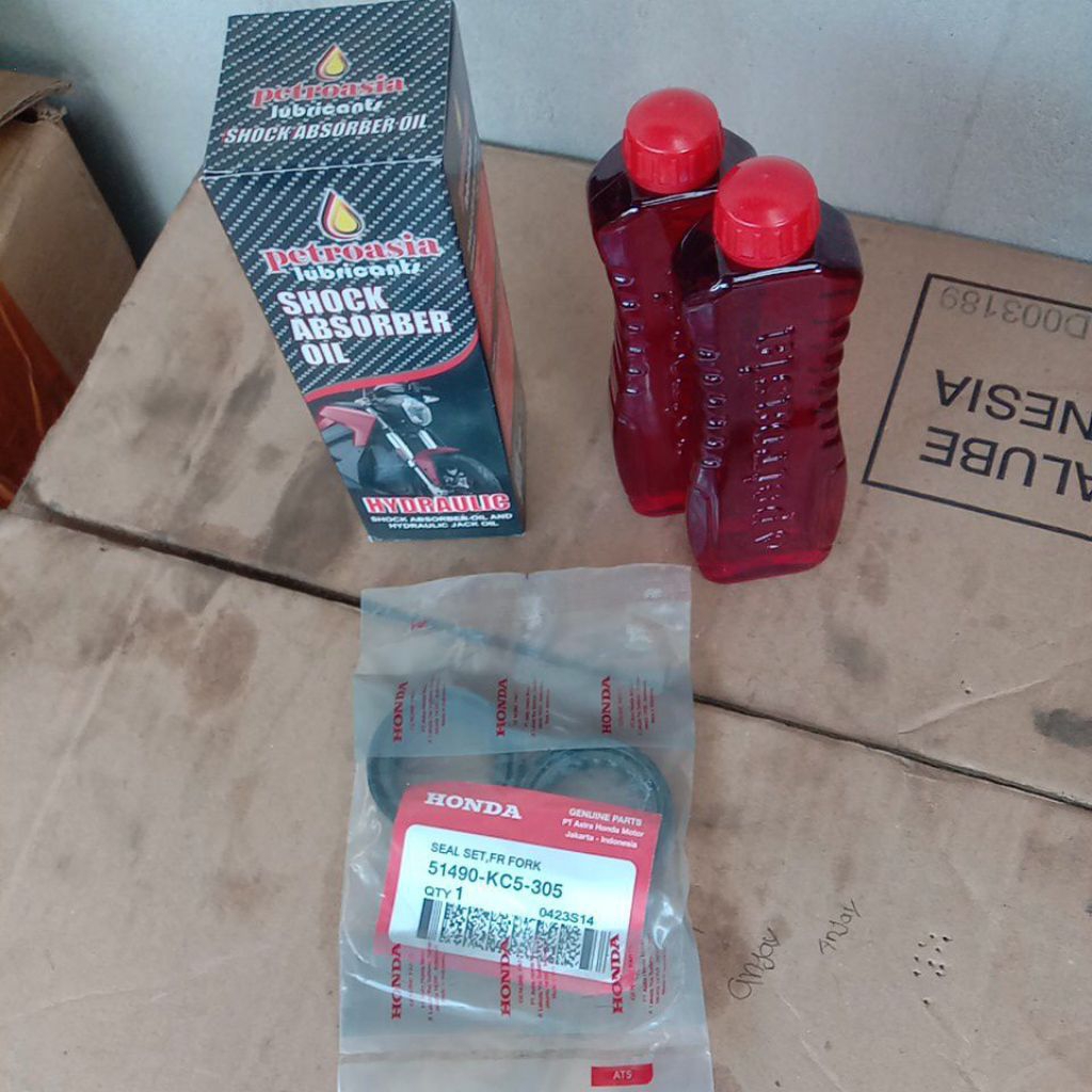 Seal Shock Depan Honda Tiger/CBR 150/Versa + Oli Shock 1 Kotak Isi 2 Botol