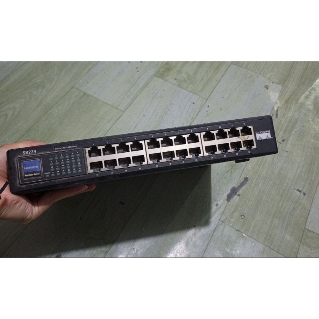 LINKSYS SR224 24port 10/100 switch