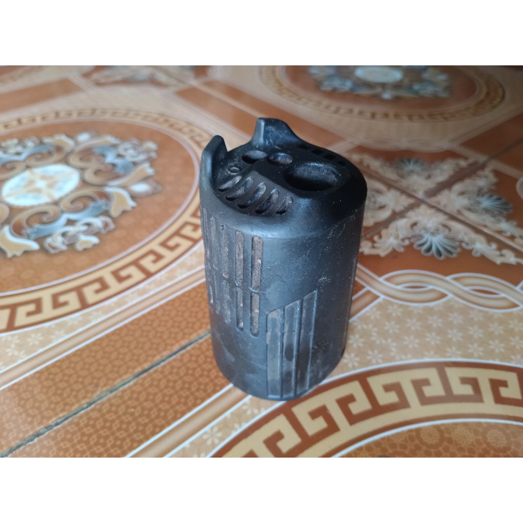 TUTUP BELAKANG GERINDA MAKTEC MT91 BEKAS PAKAI