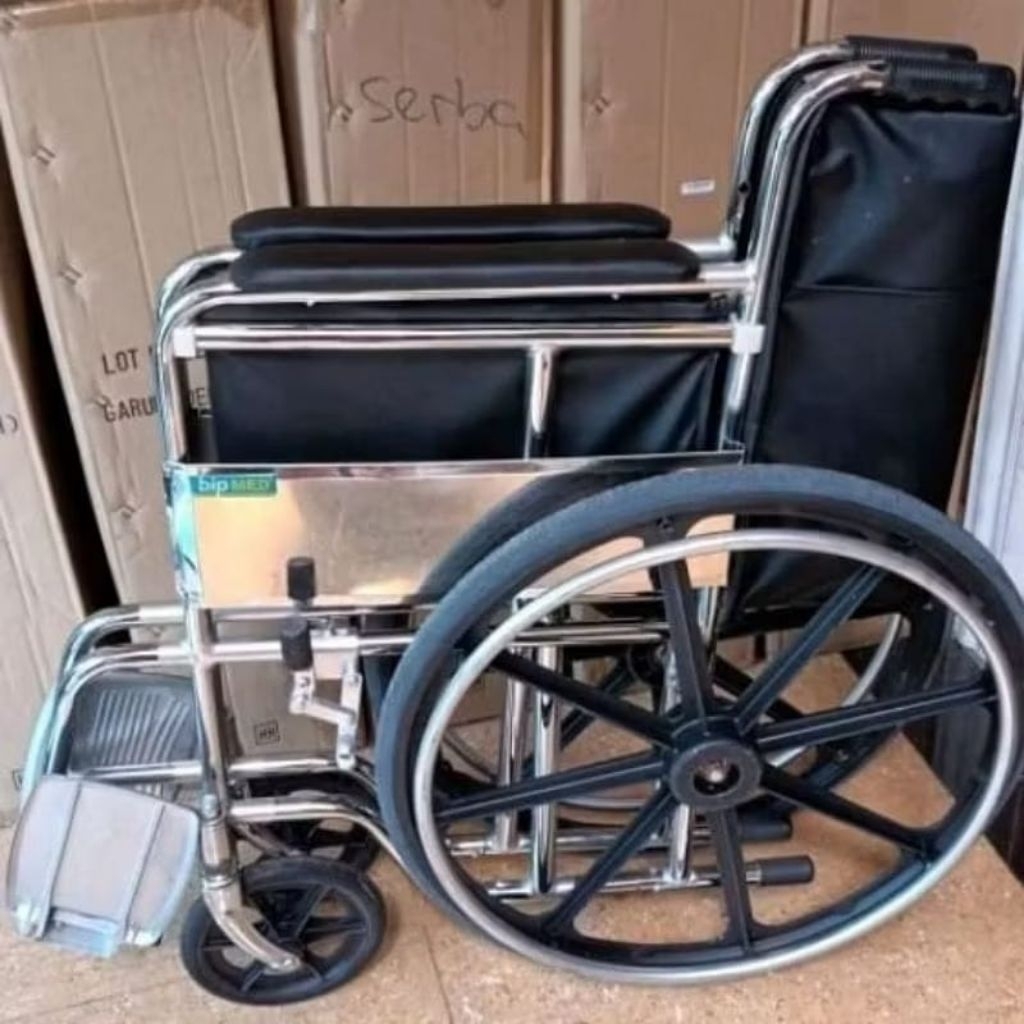 kursi roda seken stok random tapi udah di servis di cuci bersih kursi roda pasien bisa beban 100kg l