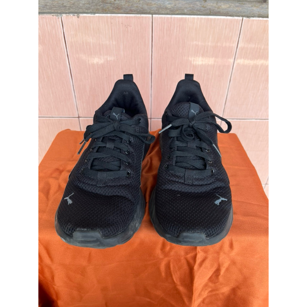 puma hitam sneakers sepatu lari