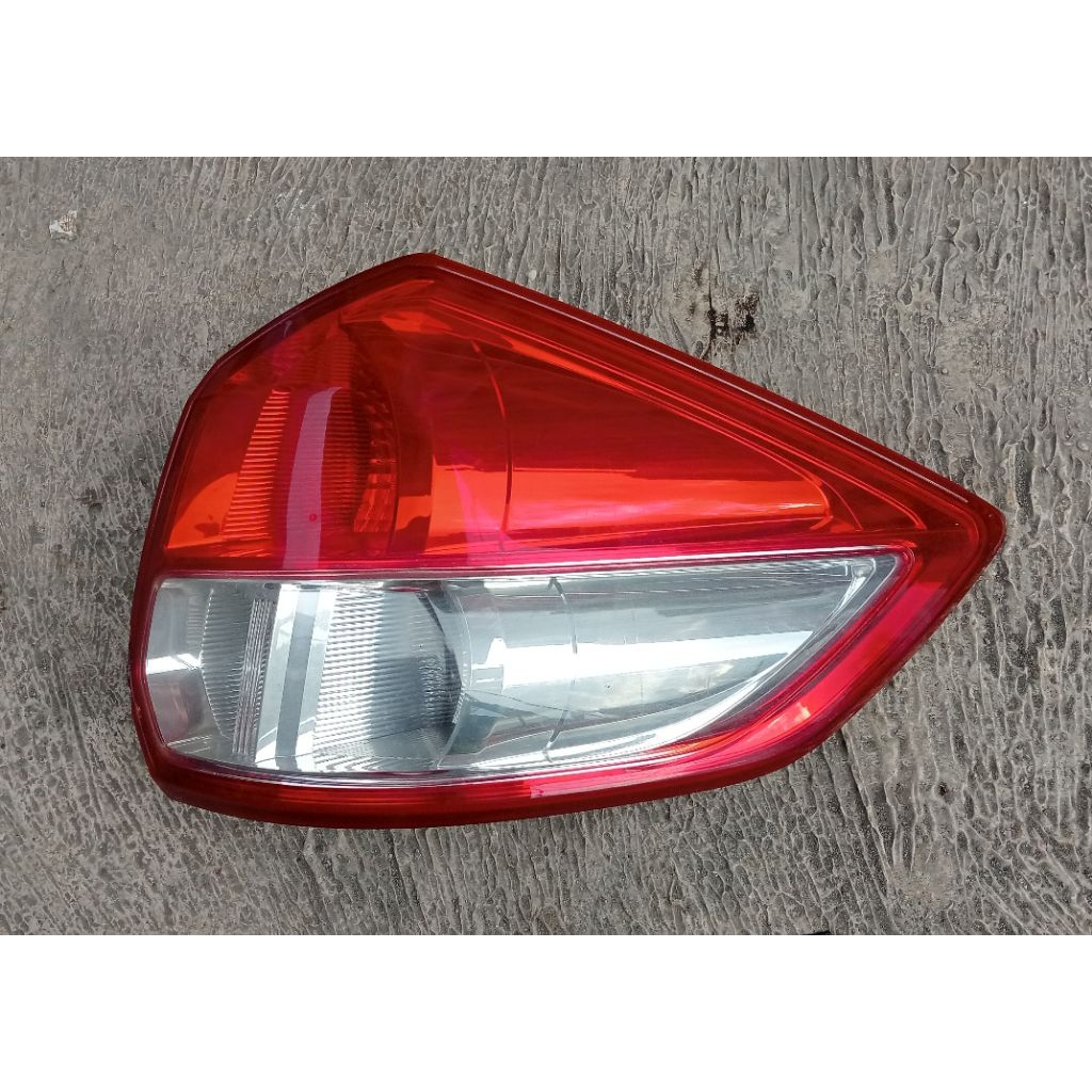 Lampu belakang mobil Ertiga tahun 2013 - 2017