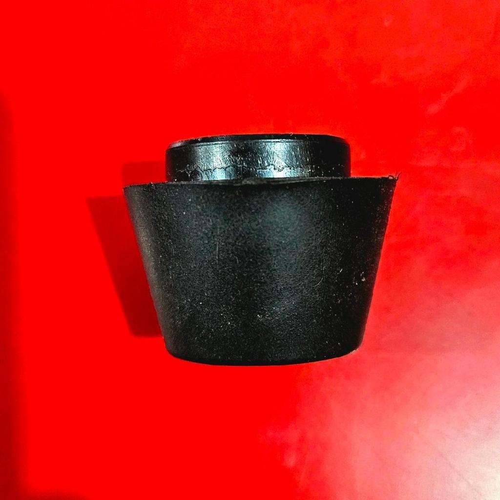 KAKI KARET / TATAKAN SPEAKER AKTIF / BIGBAND POLYTRON ORIGINAL 4X3X3CM HITAM