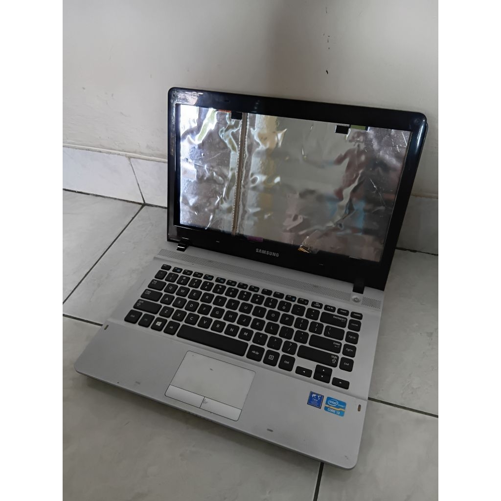 Casing Laptop Samsung Np300E4V