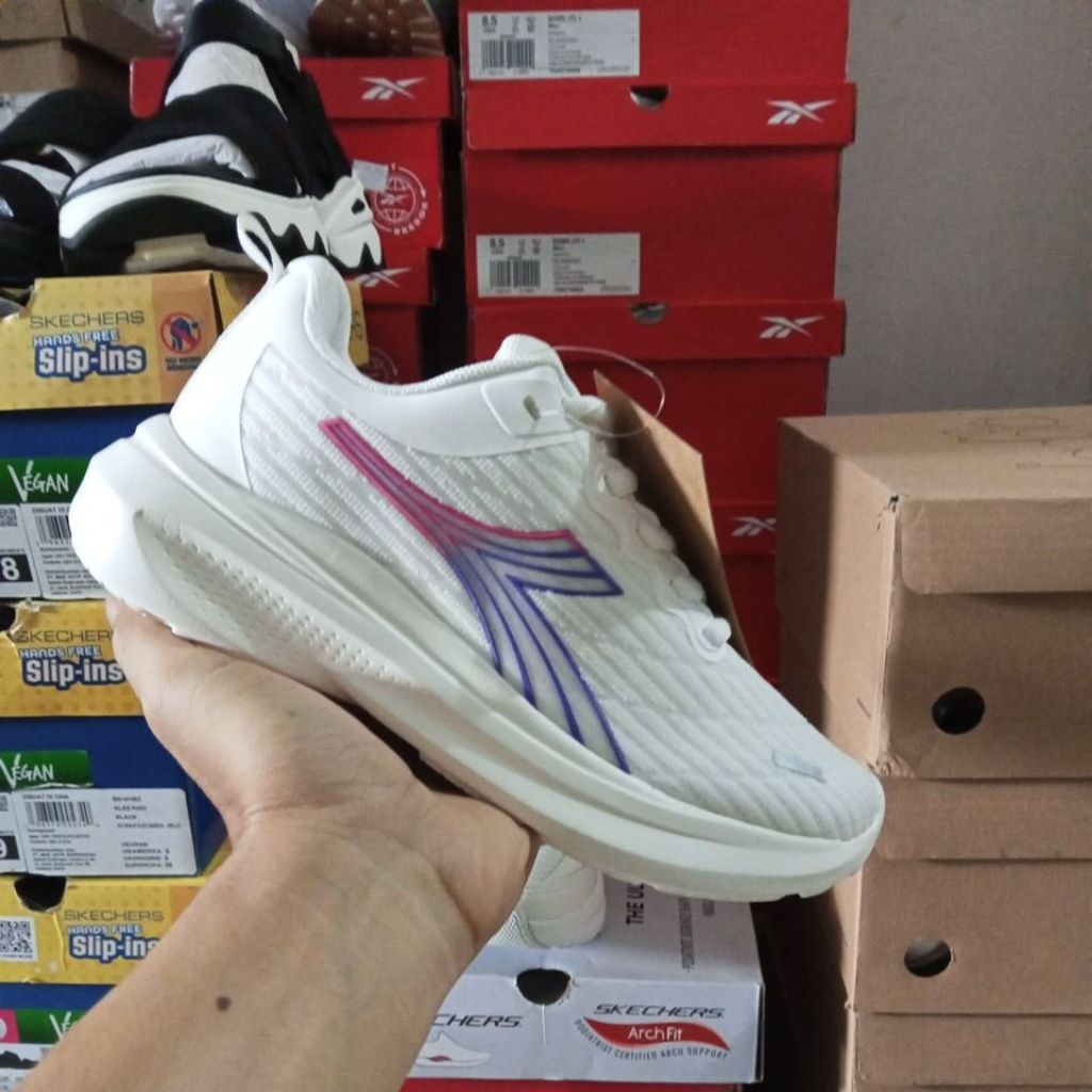 DIADORA MARKIST WHITE RUNNING WOMEN SHOES ORIGINAL SIZE 36