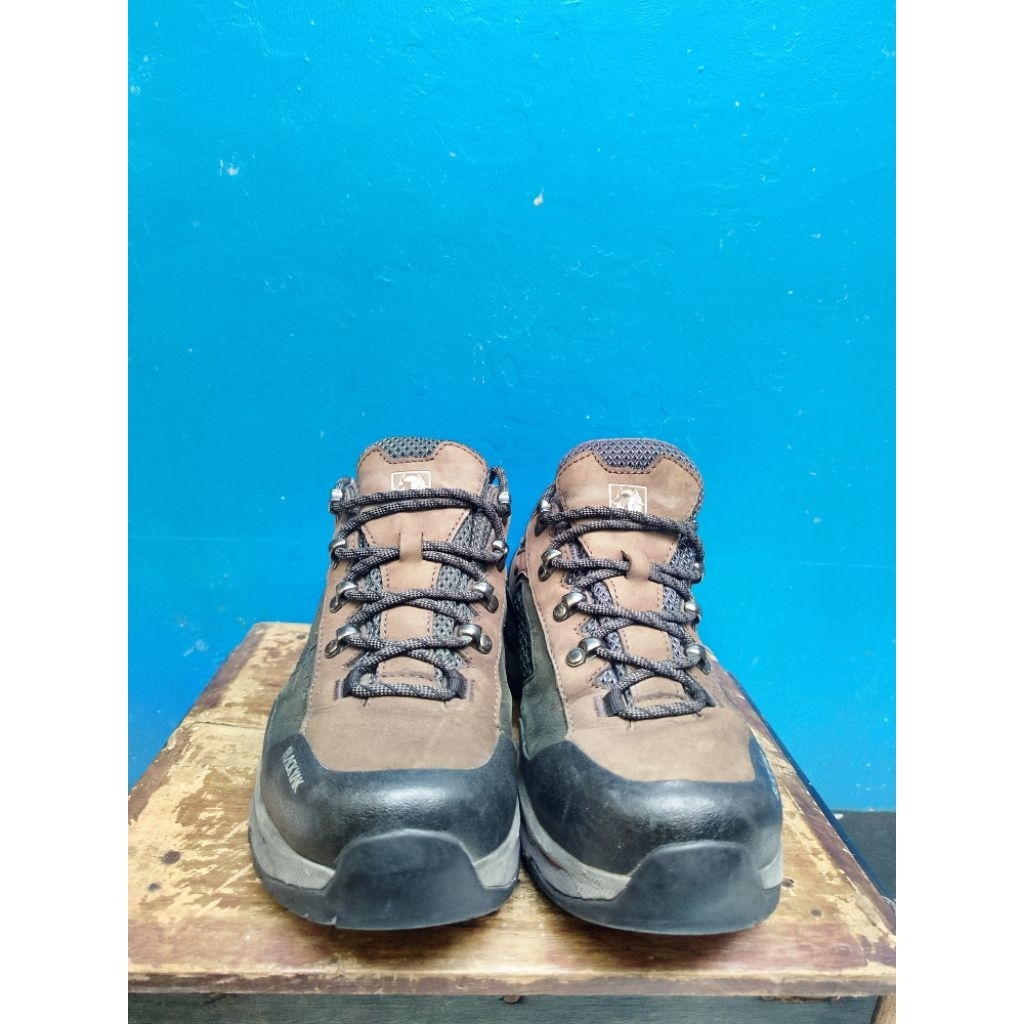 Sepatu outdoor second BlackYak size 41