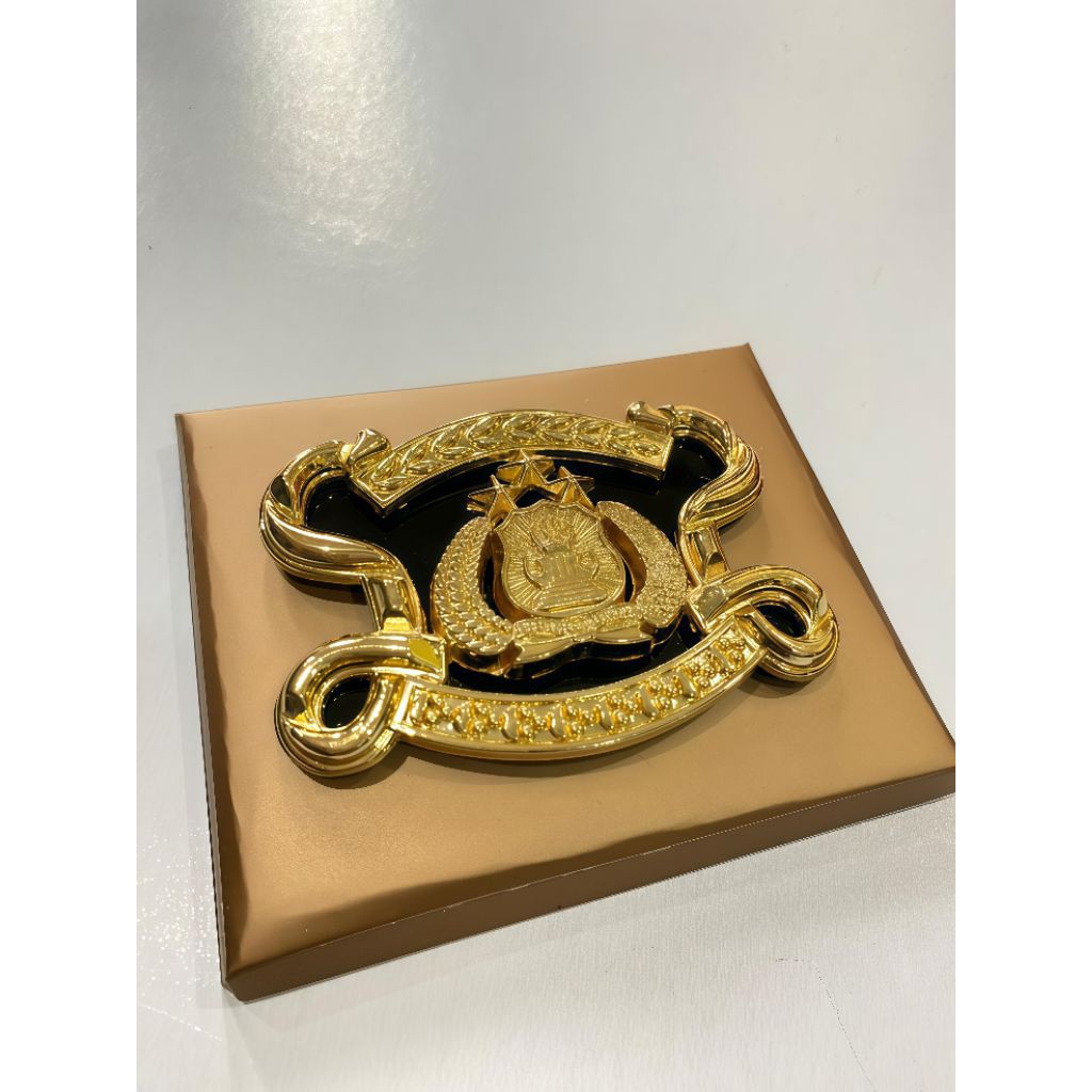 PIN|BARET|RESERSE|AKRILIK|HITAM/RESERSE/EMBLEM|RESERSE