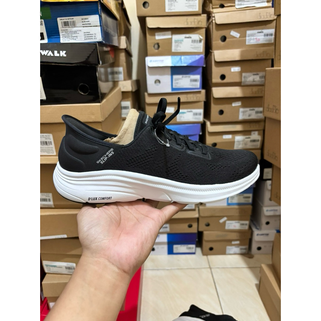 Sepatu Skechers Active Dlux Comfort 2 Women Warna Black