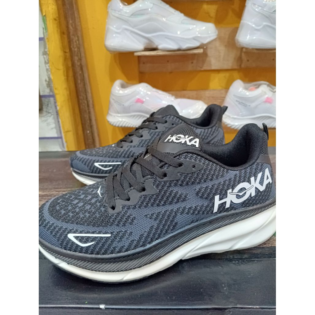 SEPATU RUNNING HOKA CLIFTON EDGE HITAM-PUTIH