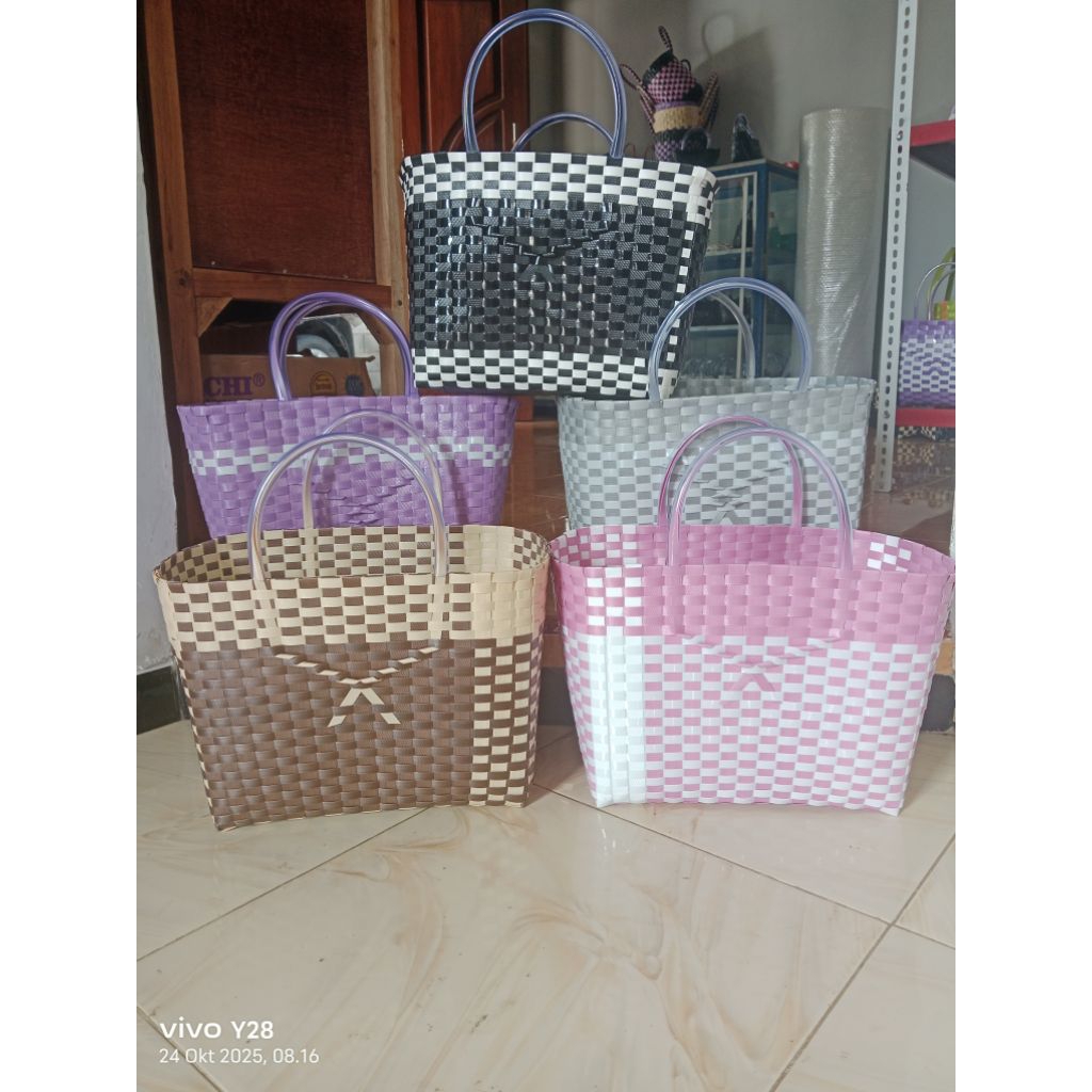 Tas anyaman kapasitas 10 kg / tas hajatan / tas hampers ukuran 28*18 tinggi 24