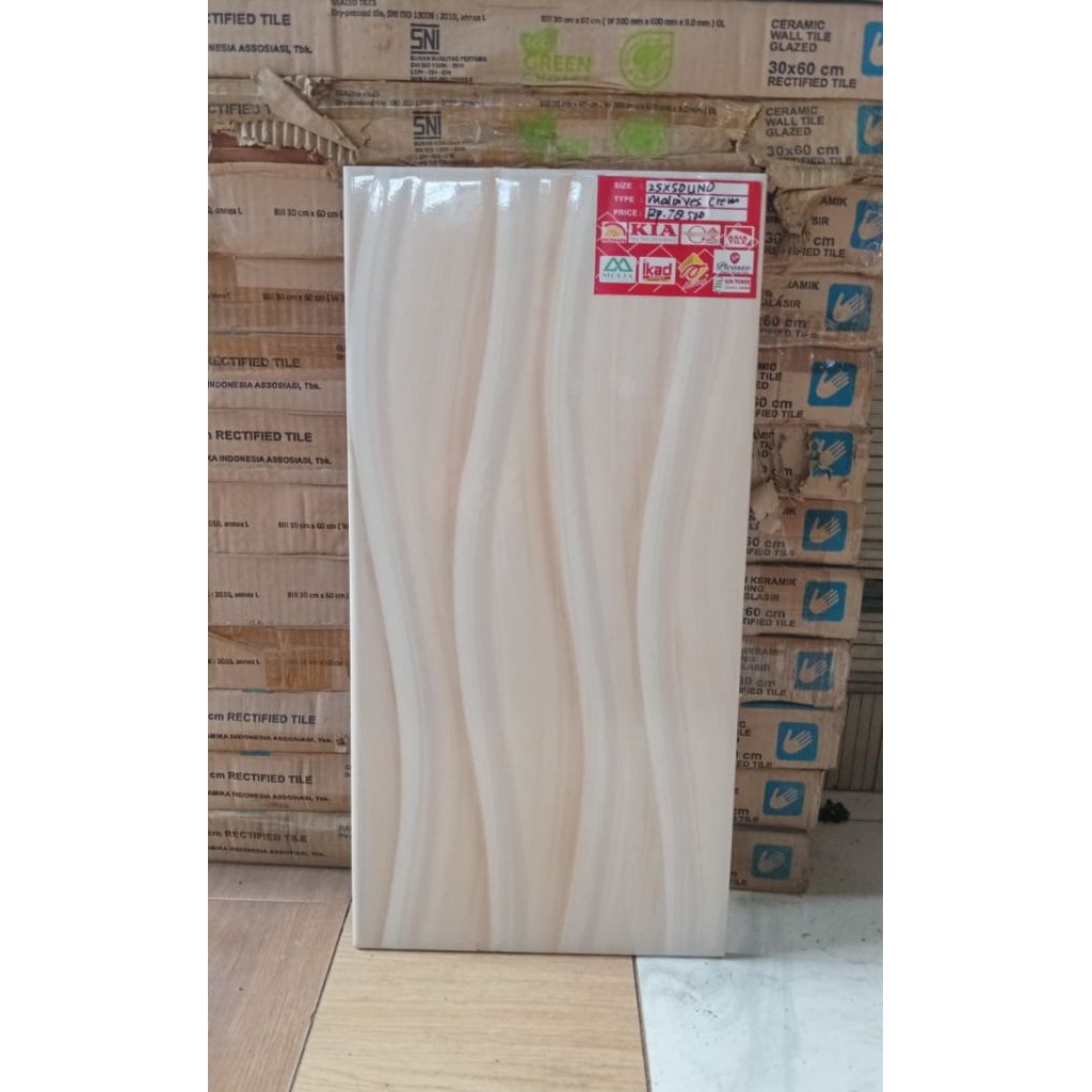 keramik 25x50 Uno Maldives cream