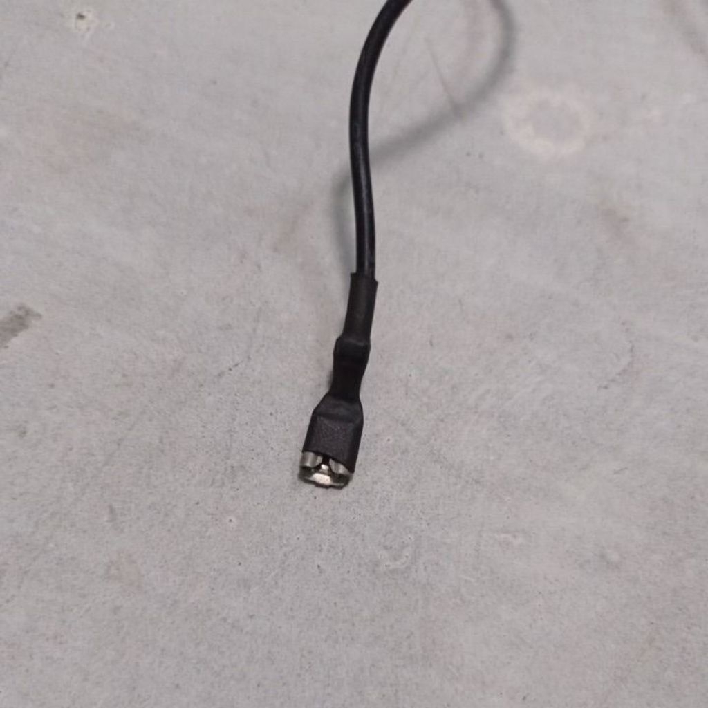 Socket kabel 1 pin ex mobil aki mainan