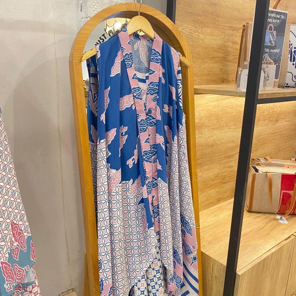 Batik Wanita – One Set Outer & Celana Layer