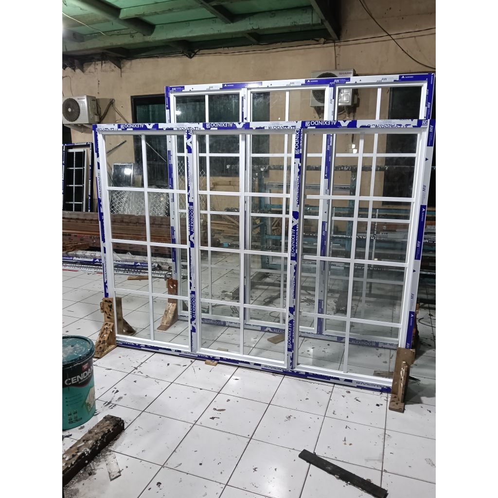 jendela aluminium swing 3 Dau merek alexindo 3ich kaca 5mm ukuran L 150 T 180 L 180 T 150 L 200 T 15