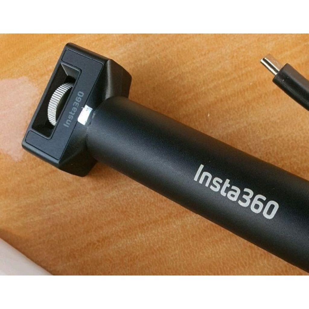 Insta360 Powered Stick Tongsis Insta360 Battery Cas dan Kontrol. Second Bekas Bagus Mulus