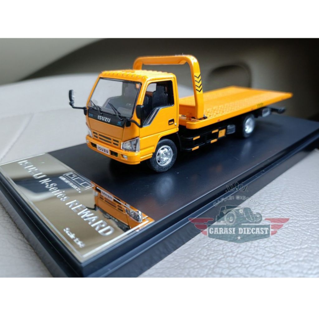 Diecast GCD 1/64 Towing car Isuzu N-series reward yellow