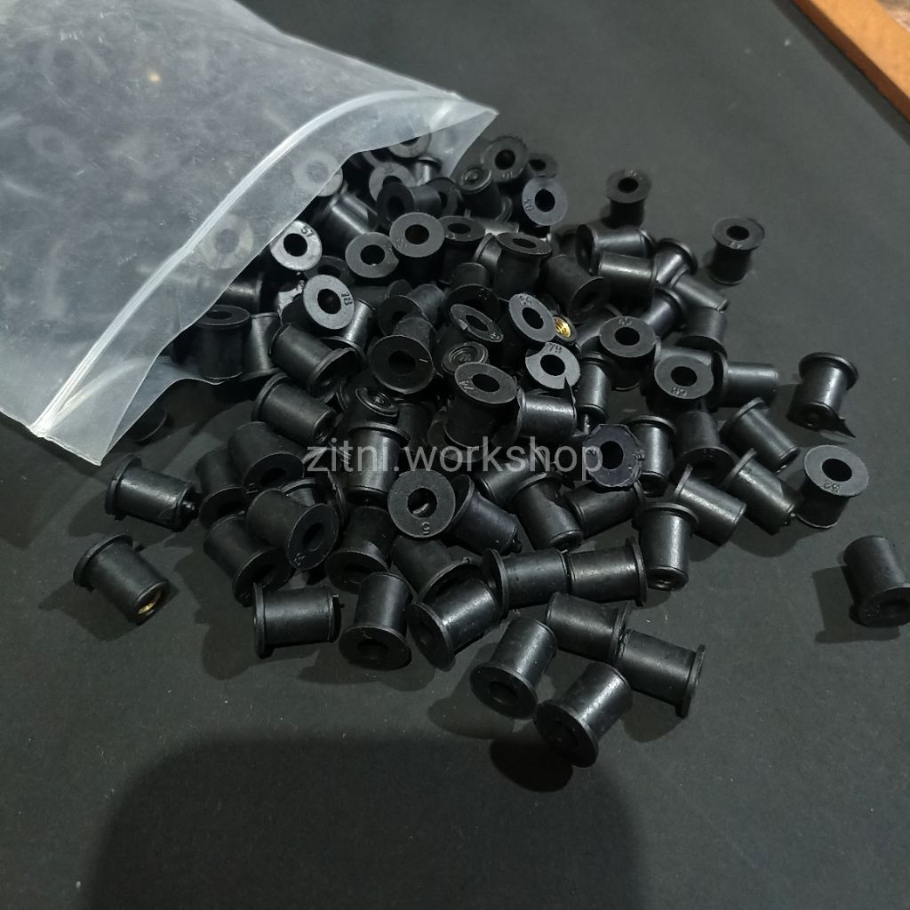 1 Biji - Rubber Nut Visor Mur Karet Tipis Windshield Body Fairing Ninja Rr 250 Xride Vixion R15 R25 