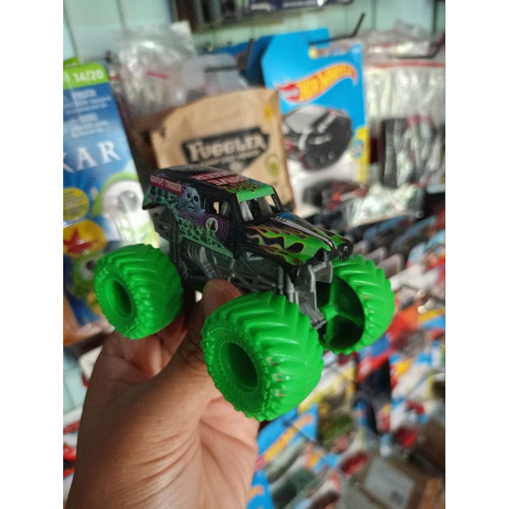 monster jam grave digger
