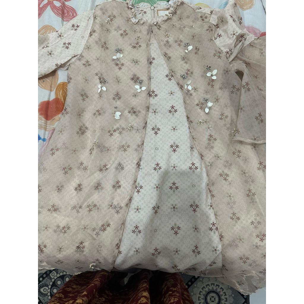 pandai sikek dress wearing klamby