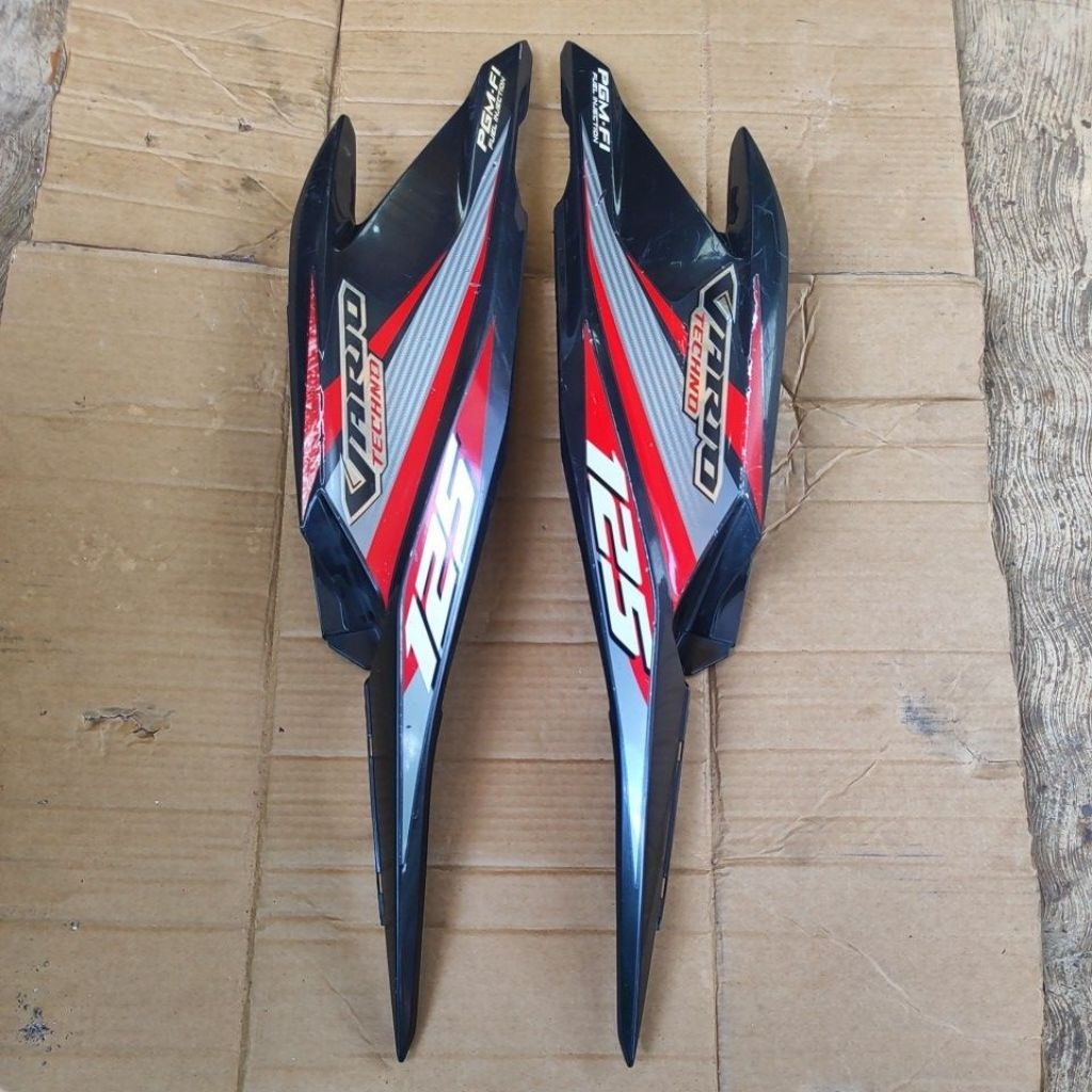 cover body belakang samping set kanan/kiri HONDA VARIO 125 OLD original KZR