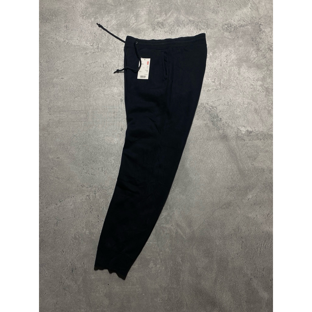 ~ UNIQLO jogger pants  bahan sherpa ~ harga 85rb co via oren ~ warna:hitam ~ size 28-31 ~ lp 66-86 ~