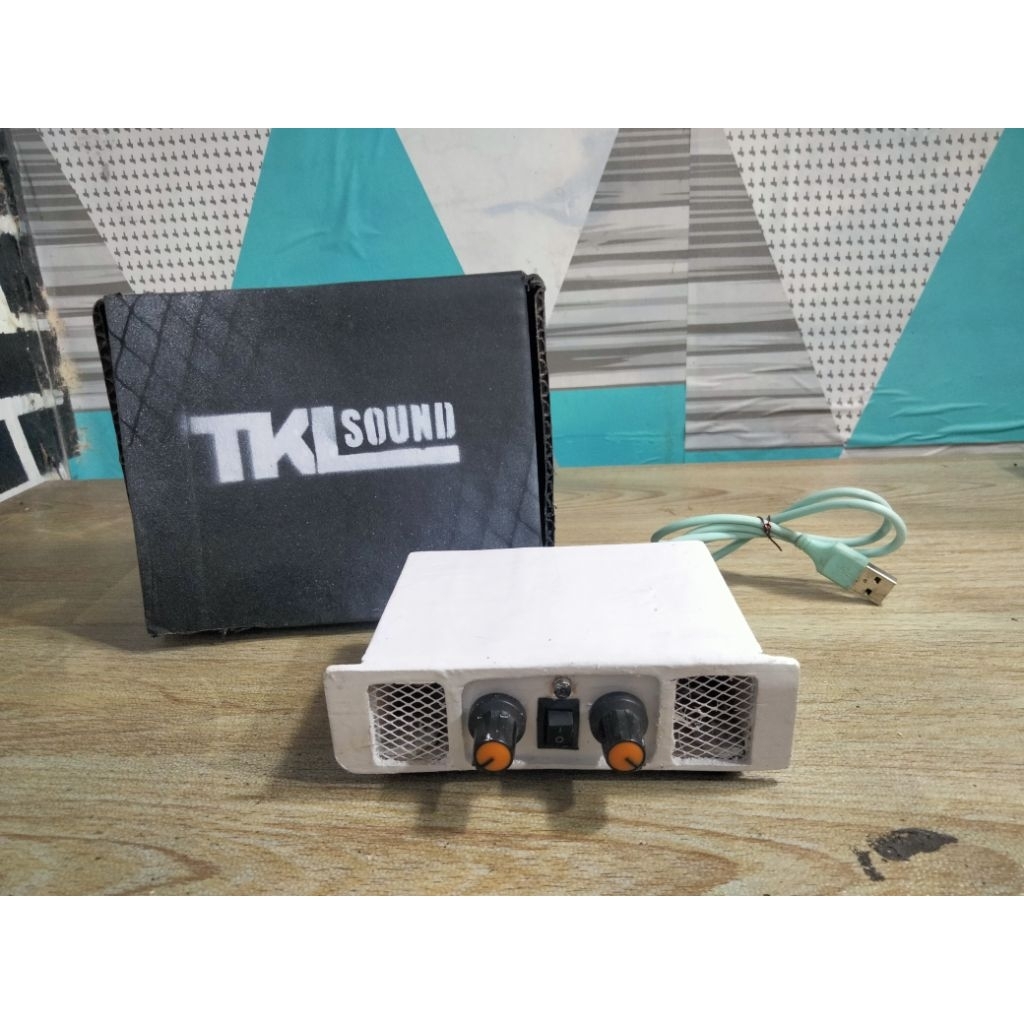 AMPLIFIER MINI 5 VOLT