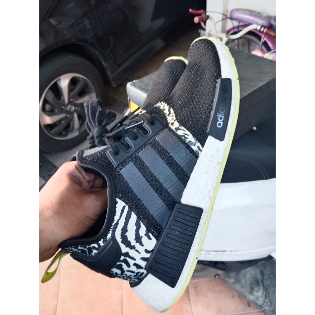 nmd r1 second asli bagus