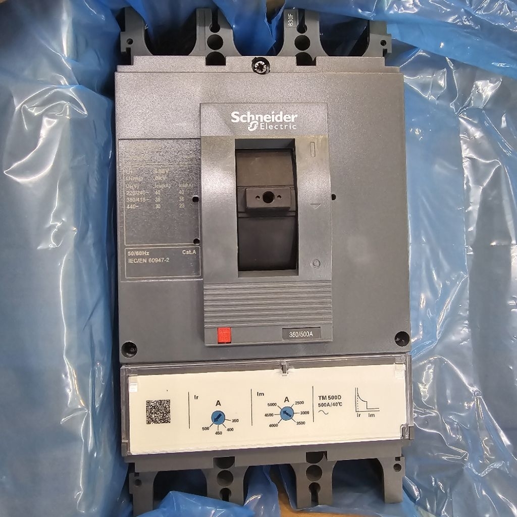 MCCB CVS630F 3P 600A ADJUSTABLE 420-600A TM600D LV563306