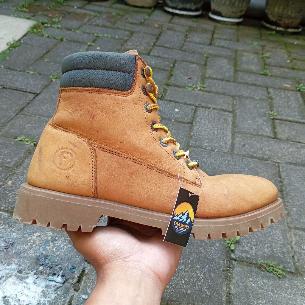 Sepatu Boots Hiking FIRETRAP