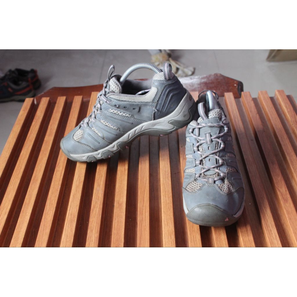 Sepatu outdoor keren mantul"Keen" upper kombinasi outsole kokoh khas outdoor  size 39, 5 insole 245