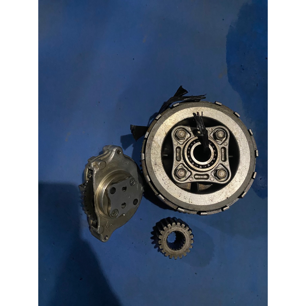 rumah kopling/house kopling,tempat kampas kopling +pompa oli megapro neotech, megapro lama, megapro 