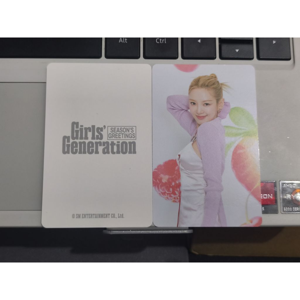 Girls’ Generation HYOYEON Photocard – Season’s Greetings Official SM
