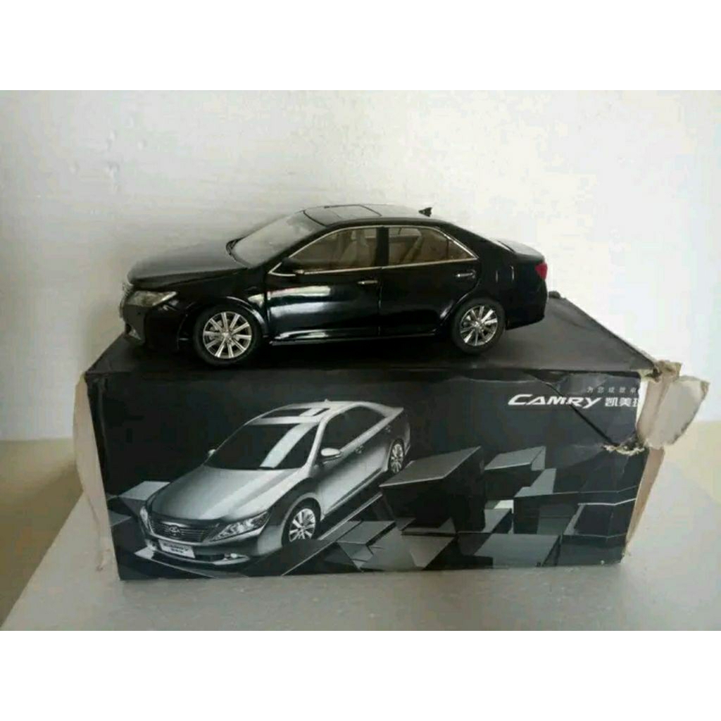 Diecast 1:18 Toyota Camry
