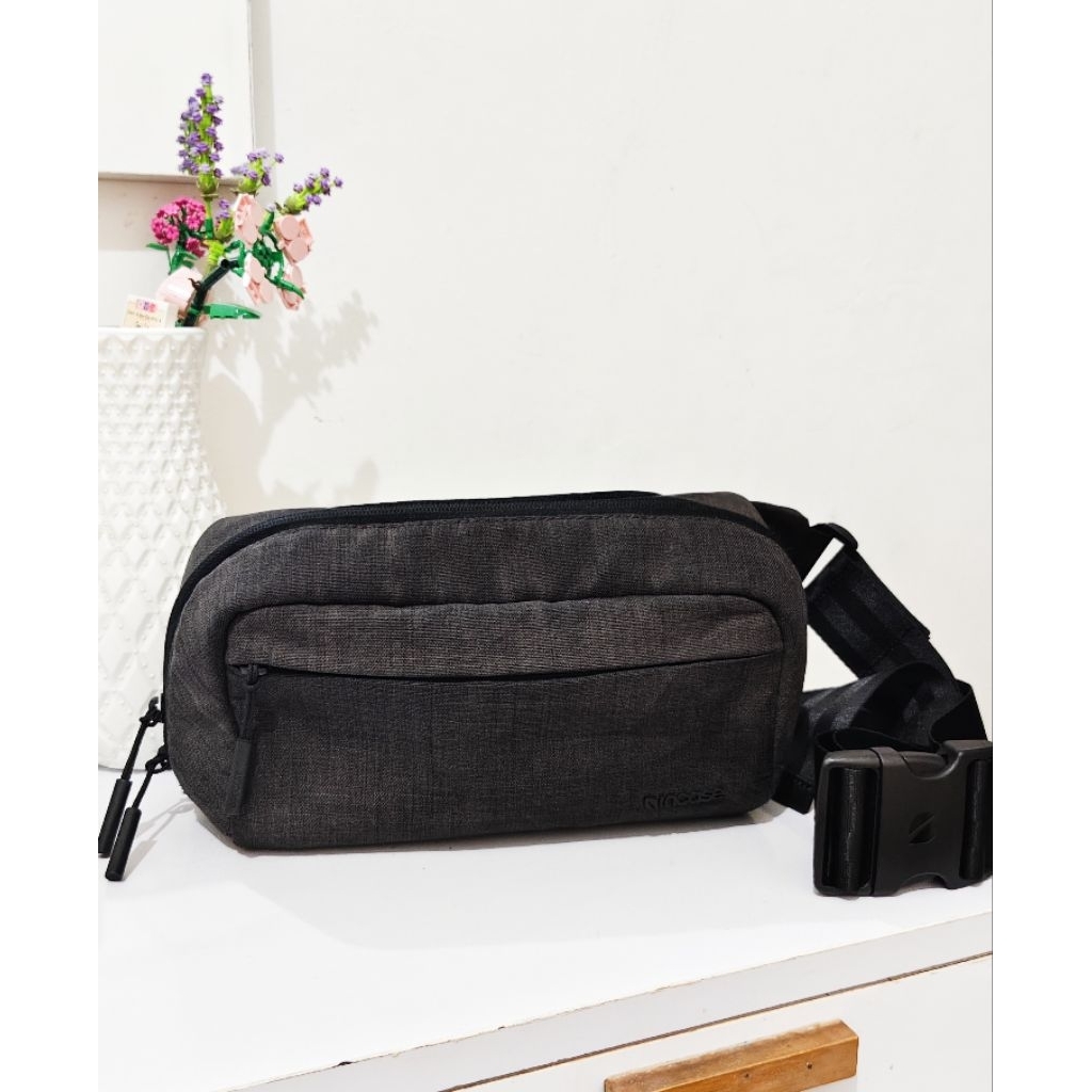 Cross Body INCASE Like New